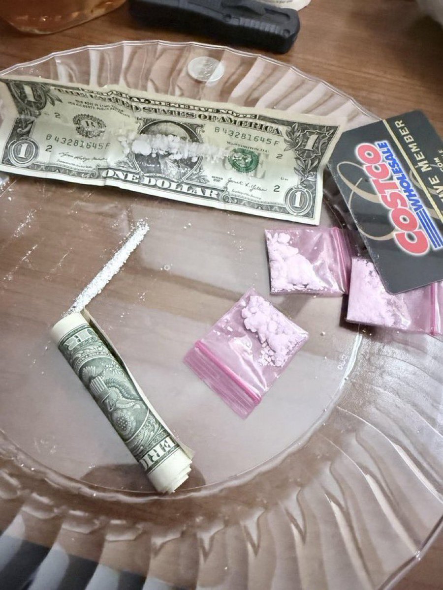RAIKENVAMPIER's tweet photo. Gonna be a long last night❄️ #drugtwt #coketwt #drugstwt https://t.co/5Spt9F0jX8