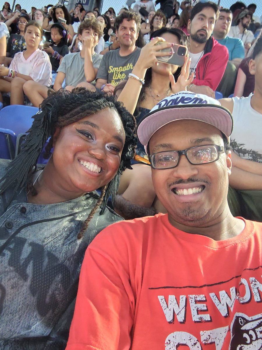 ErinECW1999's tweet photo. My first BTS concert with @999psychodevil 🫰🏾💜. Consider me an honorary member of the BTS Army 😅.
#BTS_ARİRANG #BTSArmy https://t.co/wFQvmhbUq1