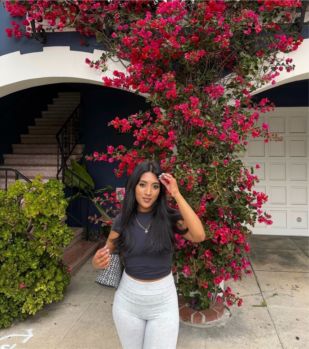 thekkhaus's tweet photo. haven’t introduced myself yet SO:

hi, i’m kavya! just moved to sf from northwest arkansas :) 
- just finished my mba &amp; cs 
- do GTM in cybersecurity 
- also create content / ugc 

would love to grab coffee &amp; hang!! 🫶 https://t.co/YTjZQbadeh