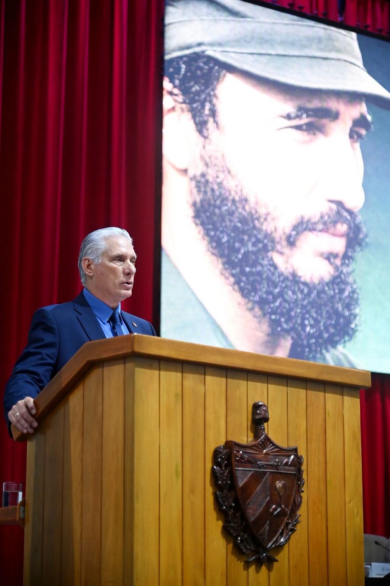 YamileRamosCord's tweet photo. @DiazCanelB en el I Coloquio Internacional «Fidel: legado y futuro»:

“Estamos aquí porque el pensamiento de #Fidel sigue  siendo la brújula más precisa que tenemos para navegar la tormenta que vive el pueblo cubano”. #100AñosConFidel #PinardelRío https://t.co/4TRxeoMVgW