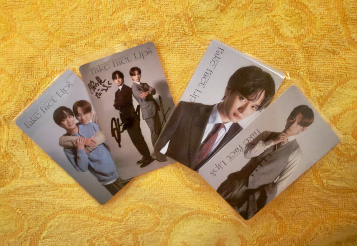 UZ417's tweet photo. デジタルフォトブック届いた！
「脇見だいふく」って書いてて笑う
どんな名前やねん

なお、🍗の匂いはせず
目視では分からないけど、めり込んでたから堀くんのファンデが付いてると信じてる😇

ところで、アクセスしても見れないんですけど、いつから公開でした？？

#ドラマFFL https://t.co/XfAaU3njQM