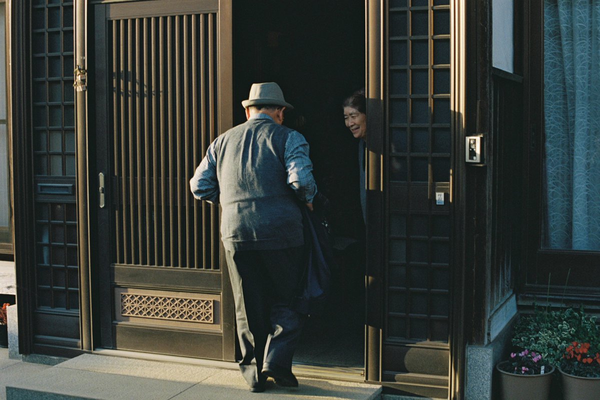 初めて見るおしゃれな帽子を被って、東京都写真美術館での展示を見に来