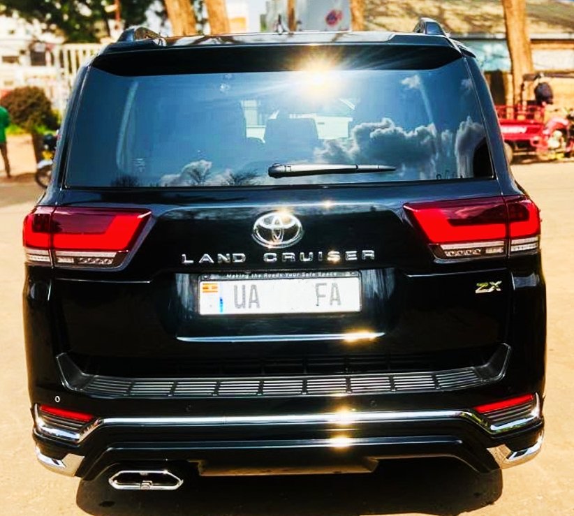 DriveNowUg's tweet photo. Escape the irrelevant SUV models that can't define a premium lifestyle, the Toyota Land Cruiser ZX (Premium version) 2024 made is one of the modest SUVs from it's performance to features/specs.
Having such a unit, isn't just Ride but having a PREMIUM trip.
Costs: #Ugx600m https://t.co/zPEylJqC5F