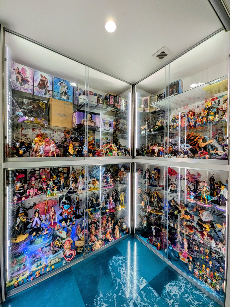 s14v36's tweet photo. #うちのコレクション

1枚目は今年の1月くらいの現況写真で
自作棚です😄
ケースとは言わないかな😆
2枚目は出来立てほやほや
【愛の一撃！メロメロメロウ💗】
立体メロメロメロウ完成しました😍 https://t.co/Q8LWtlYxqR