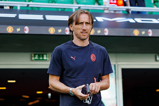 MilanPosts's tweet photo. 🗣️ Modrić spoke to AC Milan’s official channels: At Milan, you play alongside players who are 20 years younger than you: "I know many people talk about my age and the fact that several players are 20 years younger than me, but I do not think about those things. On the contrary, they make me feel younger. Playing alongside them makes me feel younger and motivates me to compete with them. That encourages me to continue."