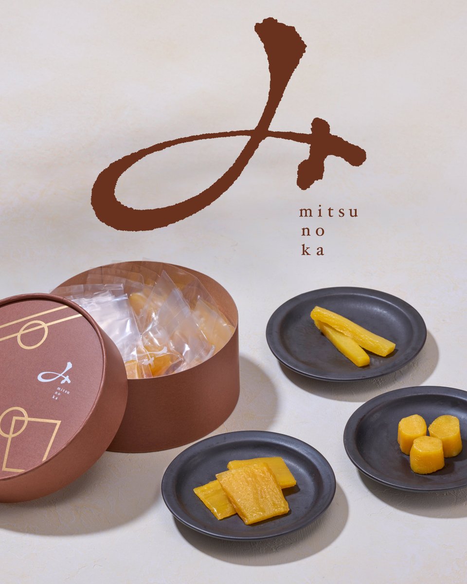 hidesigninc's tweet photo. じっくり嗜む芳醇ほし芋「みつ乃香（mitsu no ka）」のブランディングプロジェクト。コンセプトメイキングやネーミングから、ロゴ、パッケージ、映像、グラフィック制作まで一貫して携わりました🙋🏻茨城県阿字ヶ浦産の紅はるかを贅沢に仕上げた、まるでスイーツのようなひと口サイズのほし芋です🍠 https://t.co/bcyP9bWepq