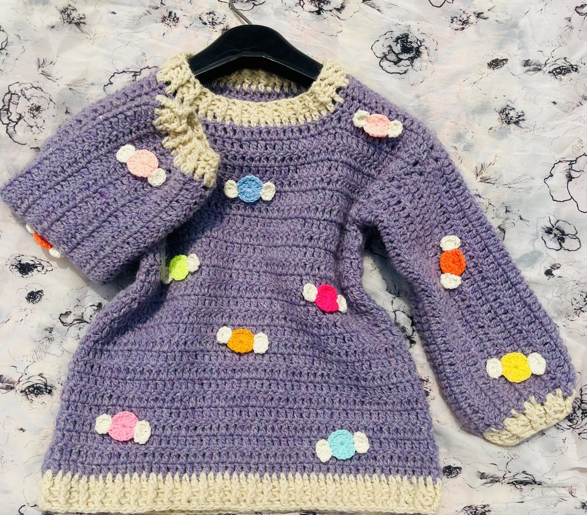 online_bestiee's tweet photo. Dear Sweet Girls and Lovers of Sweet Girls, I have made
“Sweet Girl” into a crochet sweater.

It can be made in ANY colour of your choice.
Price for kids start at 40,000 naira.
Price for adults start at 90,000

Please send a DM to order. https://t.co/e7XsuHwzUx