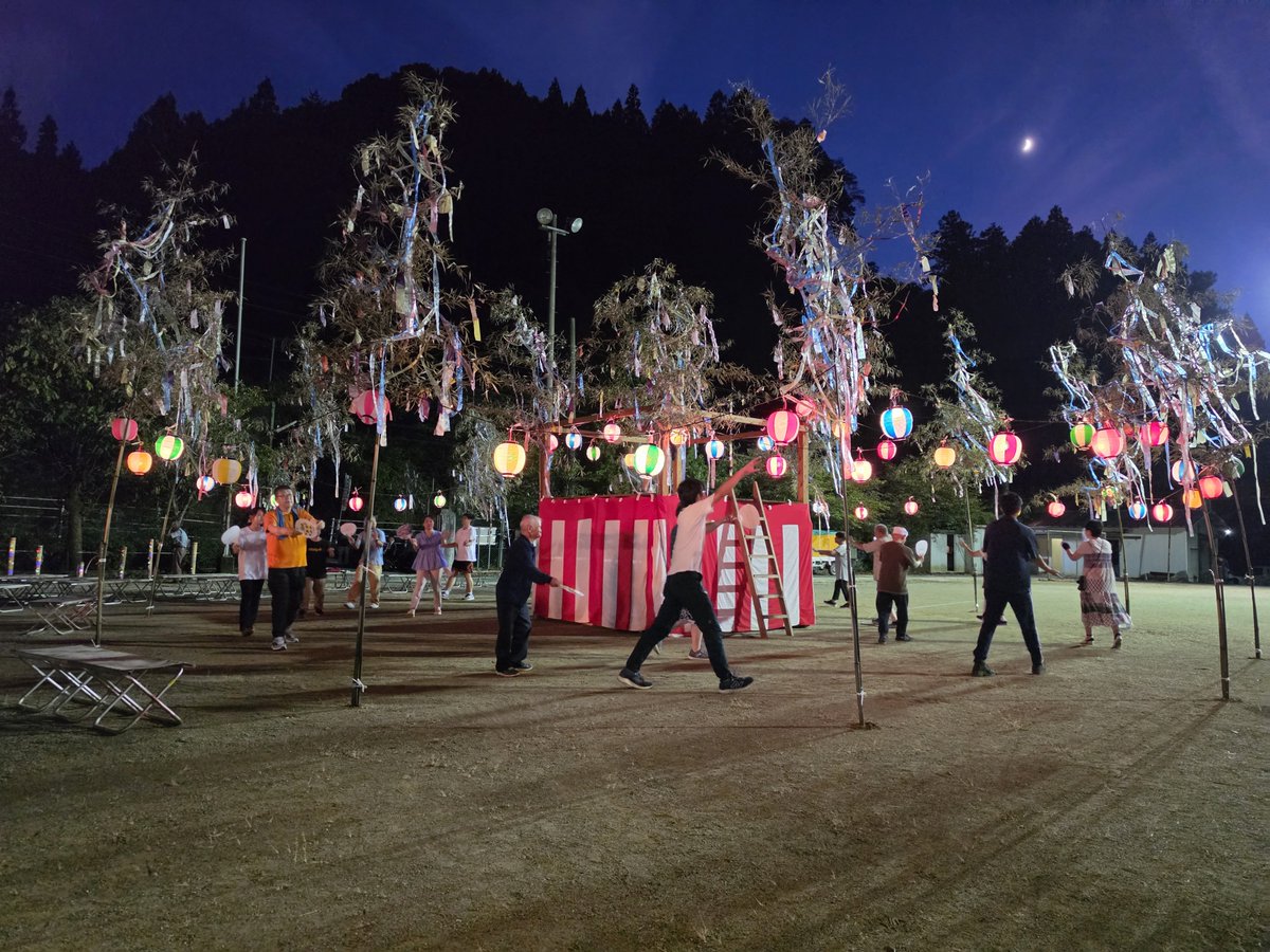 onishimakoto2's tweet photo. 中山地区盆踊り３日目は野中地区です😄ザ盆踊りに加えて最近流行りの⁉️漫画チックな新しい軽快な踊りも有って童心に帰って踊ってます😉 https://t.co/ELY3607lIm
