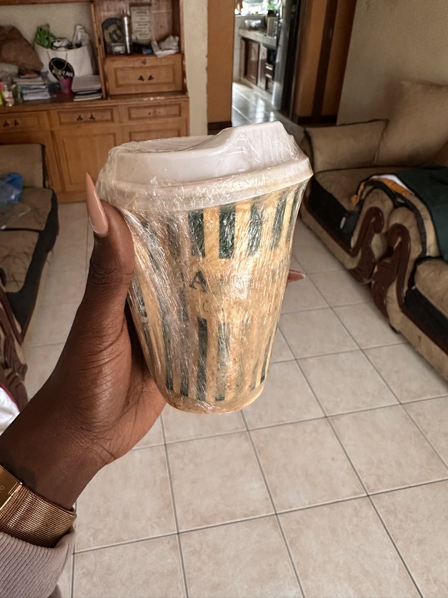 Vaiiy's tweet photo. @ArtcaffeKenya how my double latte arrived this morning 😒😒. Tsk. https://t.co/txtrNYM2xp