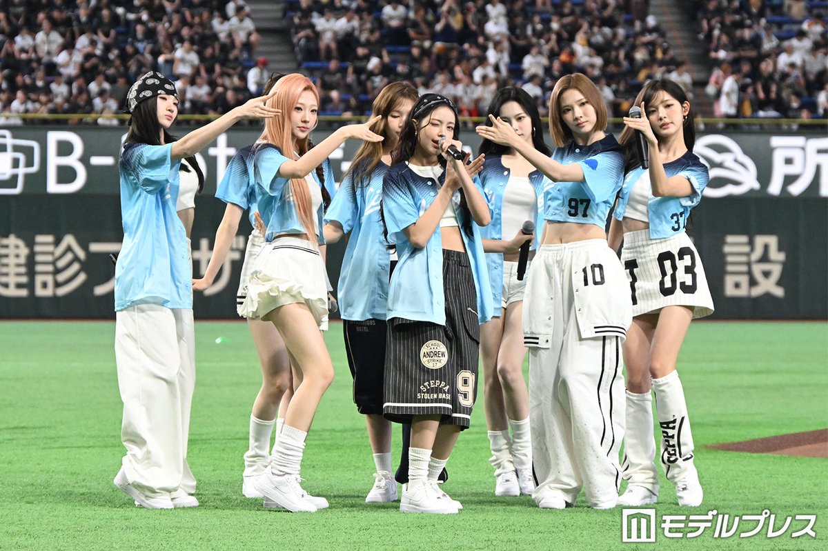 modelpress's tweet photo. 【写真追加📷️】
Hearts2Hearts、東京ドームで
「RUDE!」パフォーマンス💙

🔻写真40枚超え
https://t.co/ooYPUfLqUV https://t.co/WL2sxboNBF