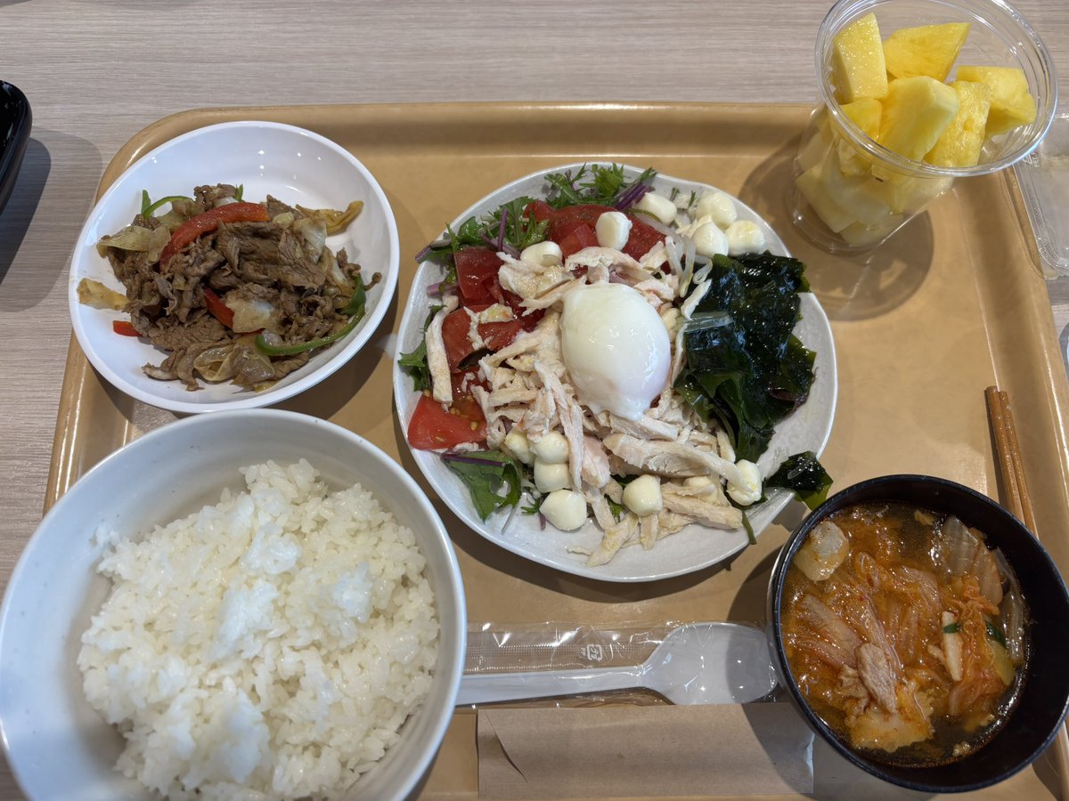 josephken_99's tweet photo. 学校は夏休み入りましたが…
管理栄養士の勉強とスポーツ栄養の勉強は
別物。

将来的にスポーツに関わるので
スポーツ栄養は今のうちに学ぶ👍🏾

でもほんまにチームの食環境が良すぎるからほんまに良い球団やと改めて思う🦁

まじほんまに美味すぎるねん🤤 https://t.co/MVpUW9j8uk