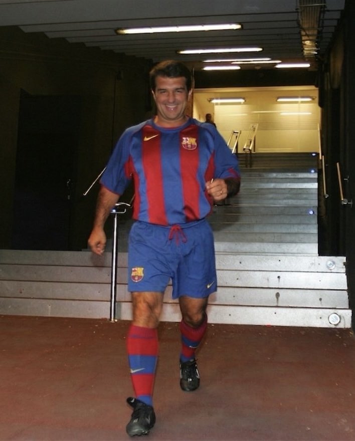 Barca_Archive's tweet photo. ¿No hay delantero? ¡No hay problema! 😎 https://t.co/L6K632odVS