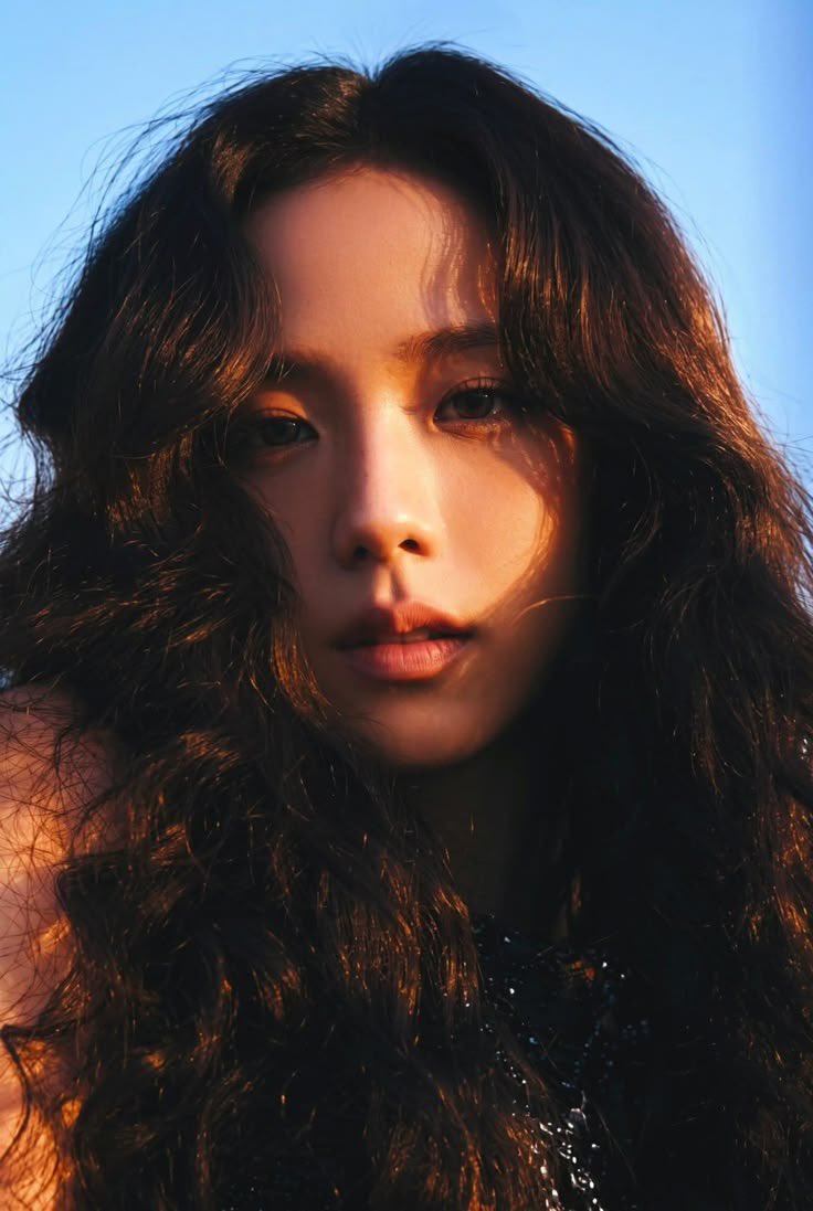 AboutJisooYT's tweet photo. The three countries that are mentioned in which JISOO is reportedly going on tour.
1. México 🇲🇽 
2. Colombia 🇨🇴 
3. Chile 🇨🇱 https://t.co/BWOrBtZYok