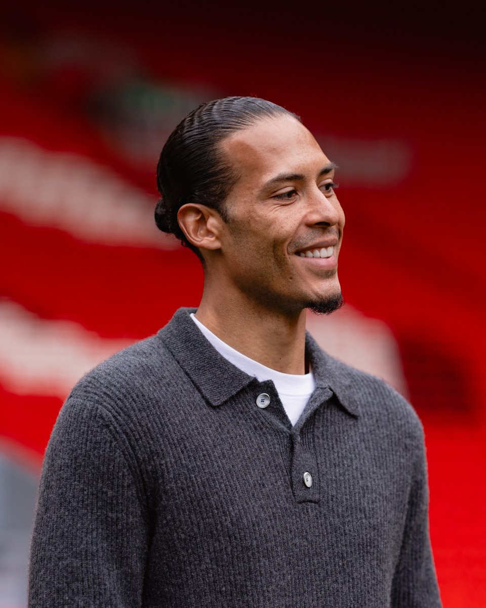 LFC's tweet photo. Around Anfield with Gerrard, Van Dijk and Souness 📸