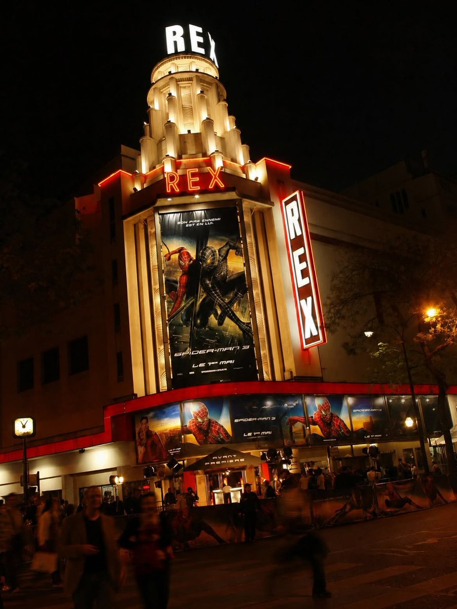 Symbiotized's tweet photo. Spider-Man 3, showing at Europe's largest cinema, Le Grand Rex, in 2007. https://t.co/NlIe7ujuXT