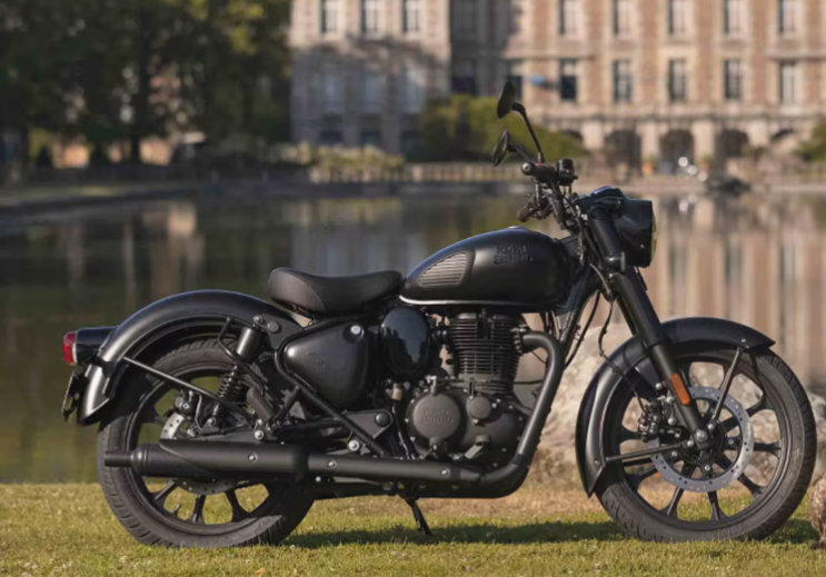 NDTVProfit's tweet photo. Eicher Motors: @royalenfield Unveils the 'Classic 350 Gorkha Edition' Priced At Rs 2.10 Lk/Unit (Ex-Showroom, Delhi)

#RoyalEnfield #350CC #Gorkha @PuneetJaveri https://t.co/EgKrGAKM9e