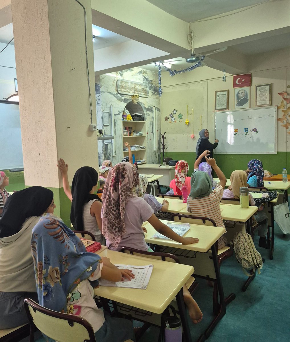 gzmrmftlk's tweet photo. "AİLE SEMİNERLERİ"

Gaziemir Müftülüğü ADRB tarafından düzenlenen Yaz Kur'an kursları seminerleri kapsamında İlçe vaizi Ayfer SİVARİ, Muhammediye Kuran kursunda ADRB Vaizi Zeynep ALTUNÇ Mevlana Kuran kursunda "Mahremiyet Bilinci" konulu seminerler gerçekleştirildi. https://t.co/xSkgfUs00A