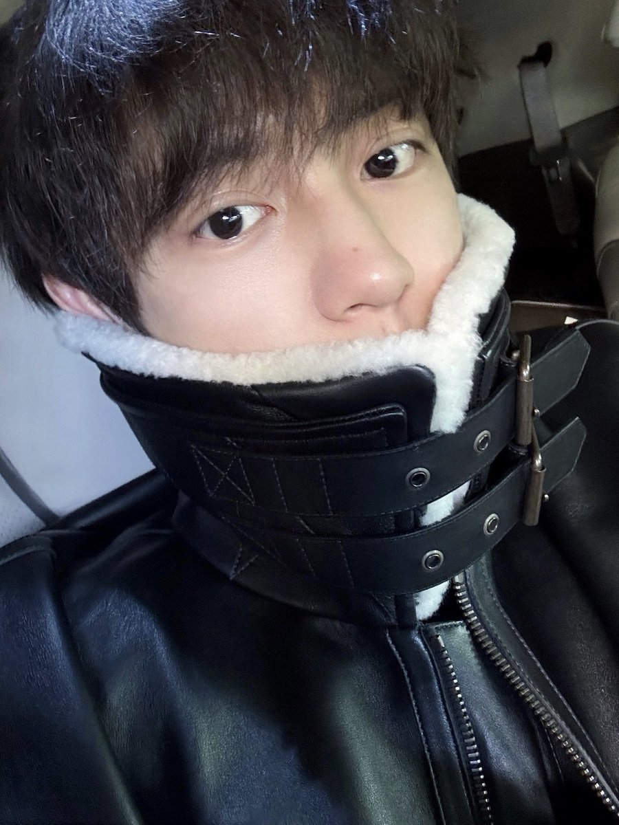 hmmz7__'s tweet photo. 얼굴이 이렇게 촉촉하고말랑말랑해 보일 수 있는거임?
쌩얼인데도? https://t.co/35M77atzfE