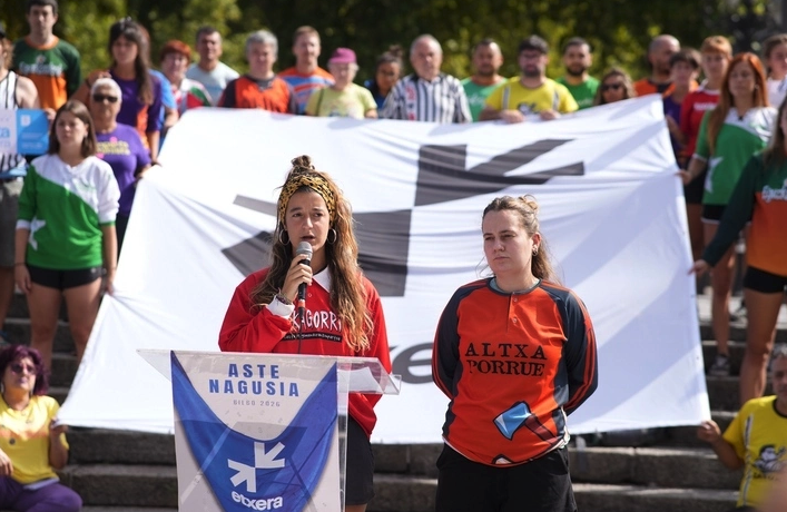 naiz_info's tweet photo. Bilboko Konpartsek eta Sarek presoen etxeratzea aldarrikatuko dute abuztuaren 28an

https://t.co/OEkYPEq6qB

@asierrobles https://t.co/D32YoIpcn3