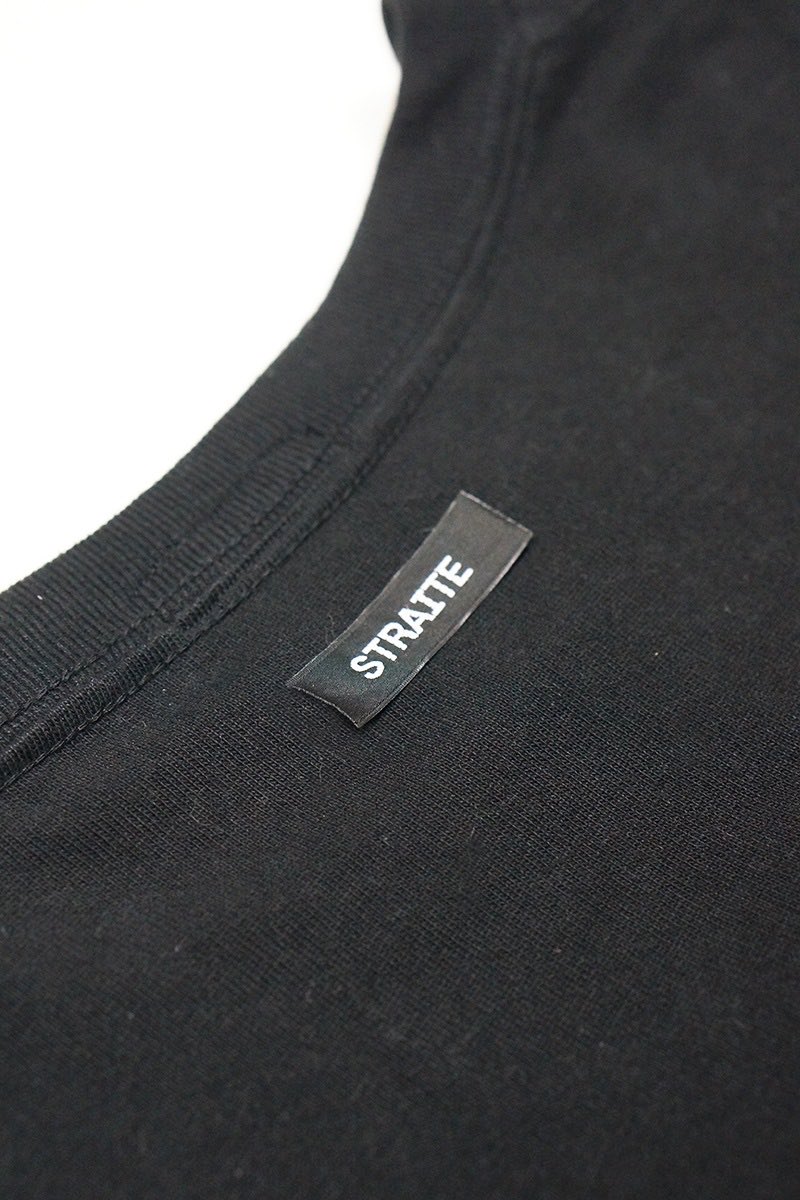 STRAITEofficial's tweet photo. ♛  NEW ARRIVAL  ♛

完売していたフラッグシップモデルのベーシックロゴTシャツがパワーアップして登場！

【予約開始】
ベーシックロゴウルトラヘビービッグTシャツ[STRAITE]
https://t.co/AtQB4RzCuf

#straite
#Tシャツ
#ビッグシルエット
#オーバーサイズ https://t.co/9ulq70jglB