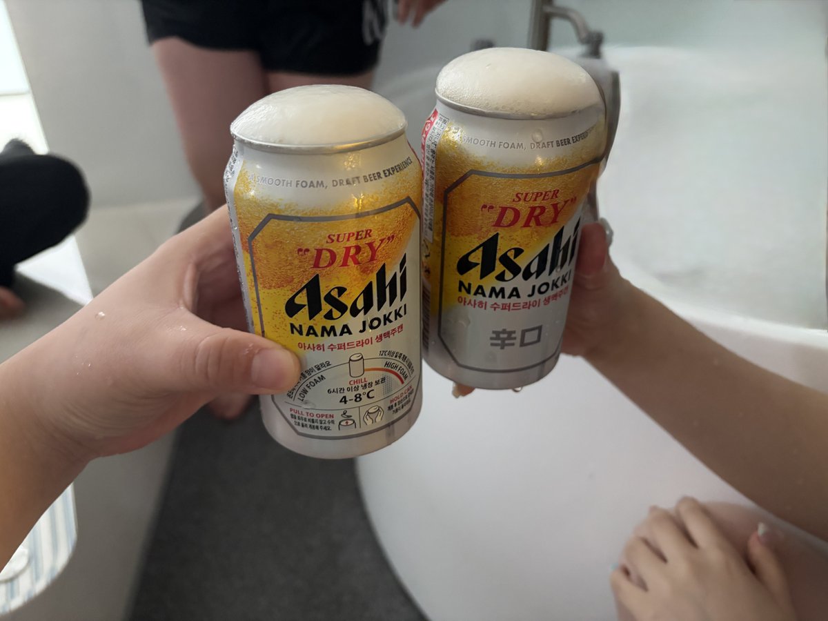 nyaa___00's tweet photo. 물놀이 하고 마시고 먹고 너무 재밌었따💕 https://t.co/Q9kp6CsBqY