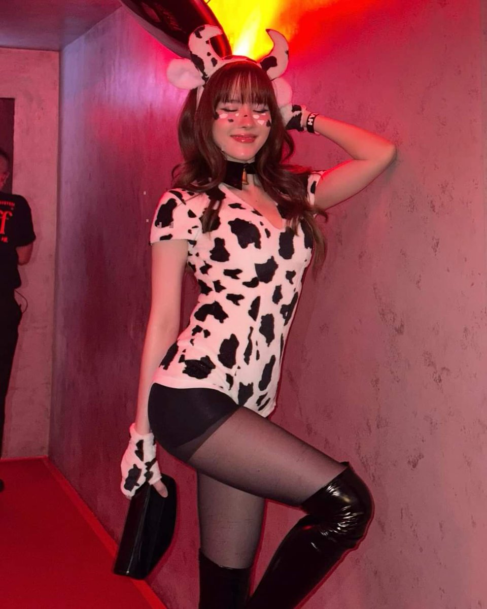 pcla2s2's tweet photo. Obviously you need Gravy AND Curry sauce for your Godzilla Kong Dino Nugget Volcano 🤷‍♂️😋 https://t.co/MMkSueTpWh