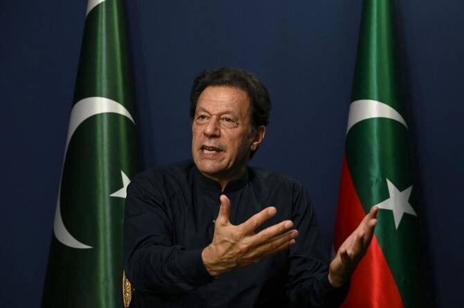 MarioNawfal's tweet photo. 🇵🇰 Pakistan's Supreme Court has finally ordered former PM Imran Khan moved to a hospital for medical checks.

The 73-year-old will be transferred within 2 days to Shifa International hospital in Islamabad, after his lawyers raised concerns about his health, worries that have been piling up for a long time.

Khan lost most of the sight in his right eye while in prison.

His PTI party welcomed the ruling as "a major decision, a great blessing," urging supporters to stay calm and avoid any commotion.

The former cricket hero who led Pakistan to World Cup glory in 1992 remains its most popular figure, and even from a cell, his grip on the country hasn't loosened.

Source: Arab News / Writer: Julie