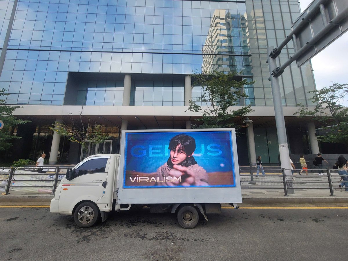 Hyeonville's tweet photo. 🗞️ INFO | #SEONGHYEON’s 1st Debut Anniversary project by our honorable Vietnamese Seonghyeonists 🤍

【 THE FIRST BLOOM  】 🦊

— Seonghyeon support truck at HYBE 🚛 
📅 August 18
⏰ 8:00 AM – 4:00 PM KST

— Hongdae Station LED Screen ✨
📅 Aug 18 – Aug 24
⏰ 5:00 AM – 1:00 AM KST (a day)

© Project by Vietnamese Hyeonists :

jjeenn.t, _eommiii.13, skylarrr208, 
.eombrella.zip, eomnana.04, ffuunn.296, nhoamnhoam7777, @eomlandvnfp , @hyeonie1301 ♡

#SEONGHYEON #성현 
 #ソンヒョン #엄성현 
#CORTIS #코르티스