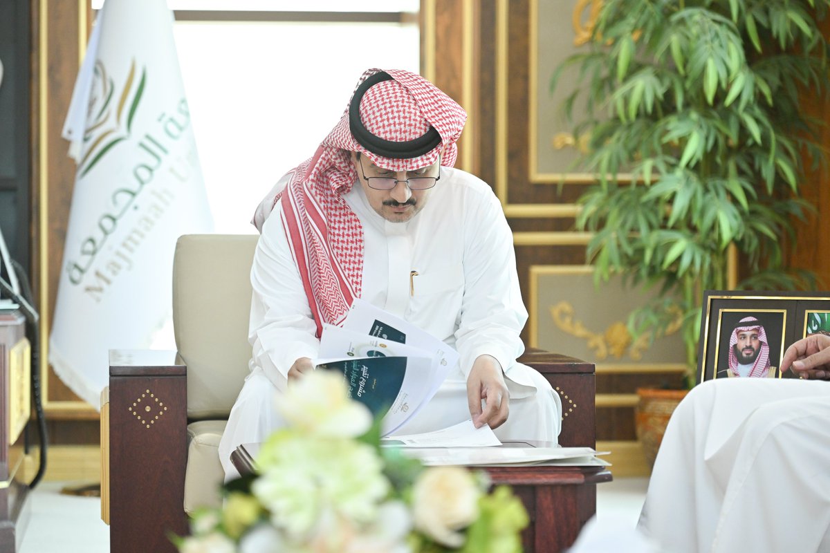 umajmaah's tweet photo. رئيس #جامعة_المجمعة يلتقي بفريق العمل لمبادرة نضج ممارسات الموارد البشرية، ويطلّع على التقرير الخاص بمشروع "تقييم نضج ممارسات الموارد البشرية".
والذي يأتي استمراراً لجهود الجامعة في تطوير البيئة الإدارية، وتعزيز كفاءة الأداء وفق أفضل الممارسات المعتمدة . https://t.co/gpi5J67QJD