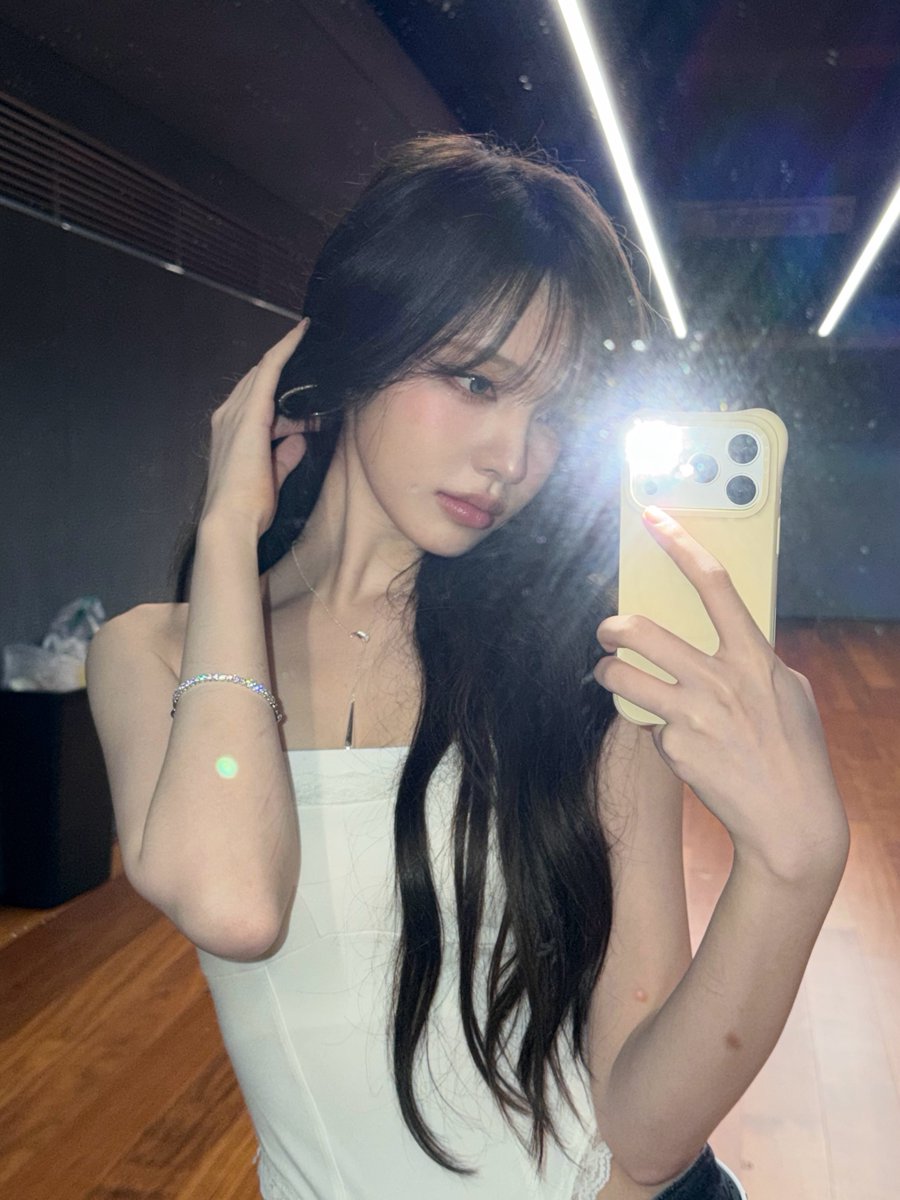 llizpic's tweet photo. instagram update ♡ #리즈 https://t.co/x7bp7t04VK