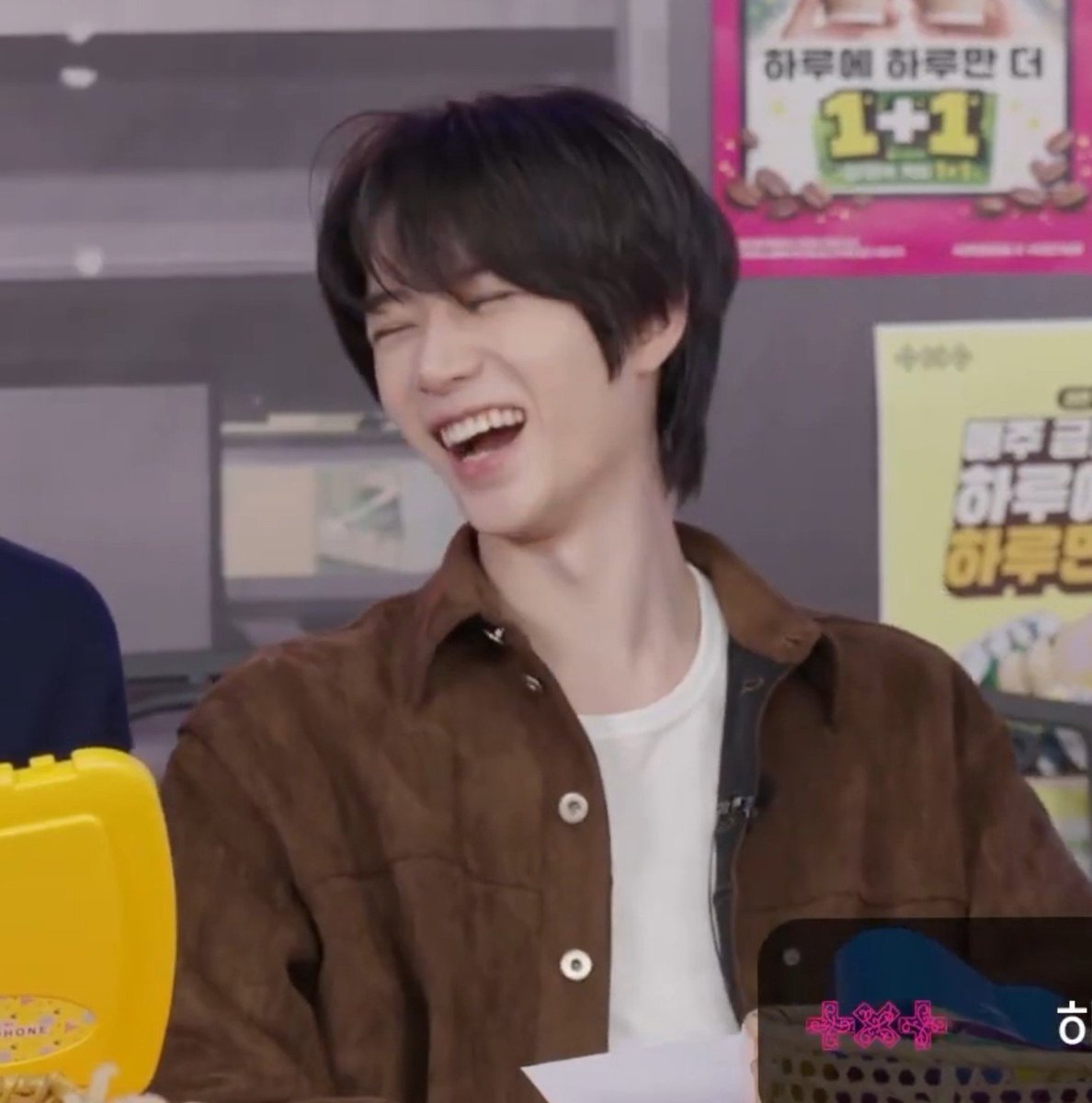 healbeom's tweet photo. when beomgyu smiles like that, somewhere in this world the storm subsides, wilted flowers come to life and someone's heart calms down, looking at someone who so warmly illuminates the world around him💔 https://t.co/QULFLNS7FM