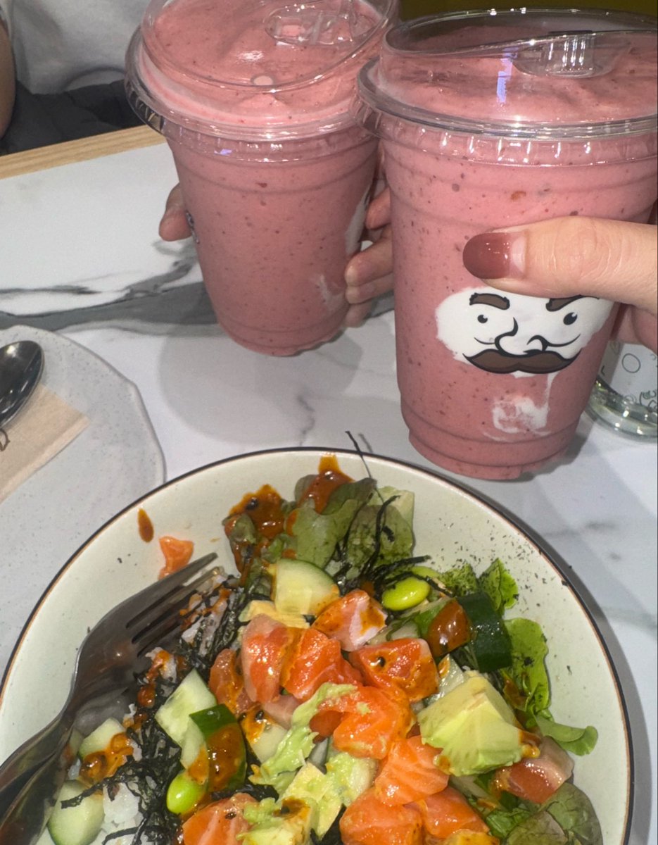 calledmemyyuk's tweet photo. Healthy together 🤸🏻🐶🦊 @chanyaduval 

#mychan #MyyuKhawisara #Chanyaduval https://t.co/n2AgPGlcbG