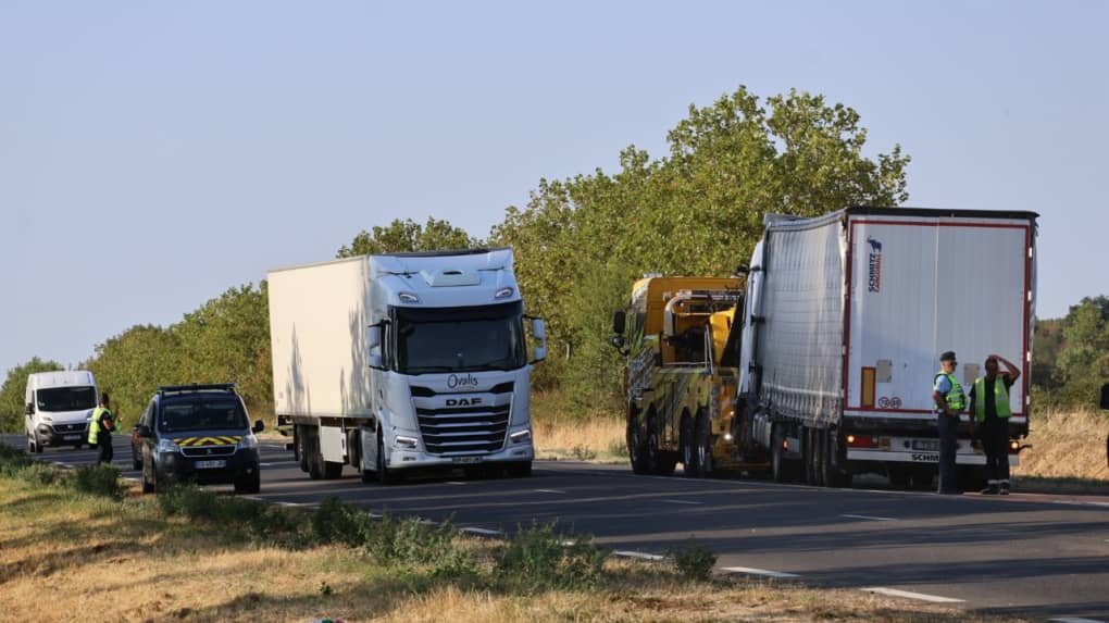 InfosFrancaises's tweet photo. DÉCÈS : Le producteur français de cinéma Nicolas Altmayer, qui a notamment travaillé sur les films "Brice de Nice" et "OSS 117", est mort dans un violent accident de voiture avec un camion à Airvault, dans les Deux-Sèvres, avec sa compagne Mathilde Favier, figure de la mode et directrice des relations publiques chez Dior (AFP).