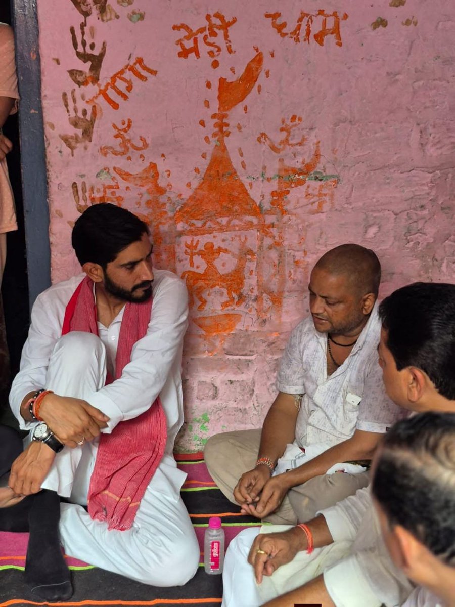 socialistaditya's tweet photo. अपनों के बीच...
@जसवंतनगर https://t.co/uCe77OMyMR