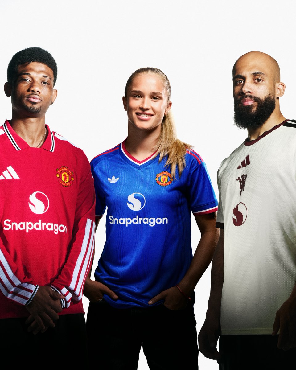 ManUtd's tweet photo. New season ready 🔴⚪️🔵

The set is complete ✔️