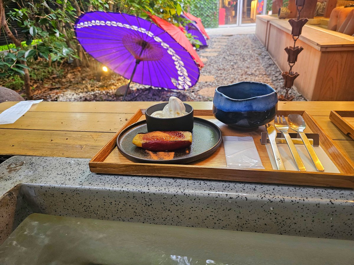 lluululululull's tweet photo. 川越の足湯カフェ行ってきた！
夏は冷たい足湯になってて居心地よかった〜
おみくじは大吉でした^^
 #上伊那ぼたん https://t.co/uLs3xcz92g