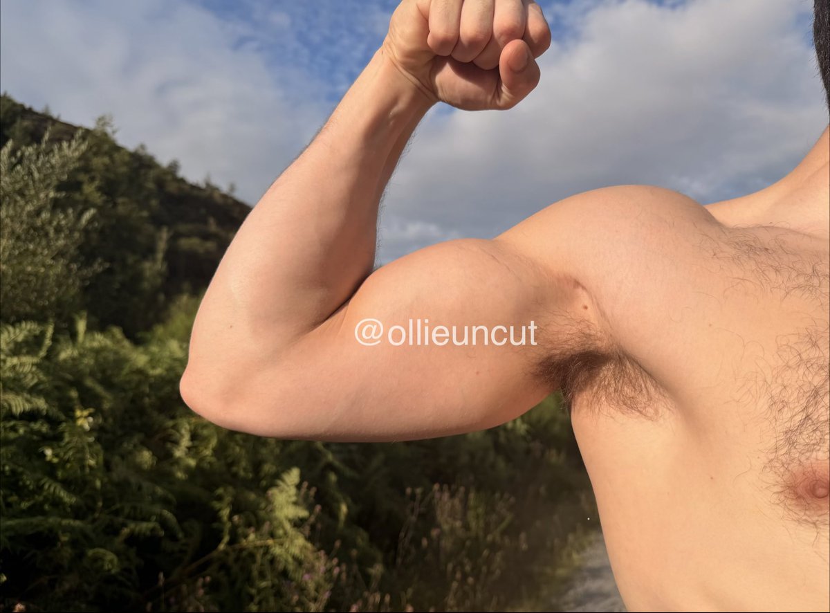 ollieuncut's tweet photo. What you doing if we on a hike together? https://t.co/vYFPK9vvK3