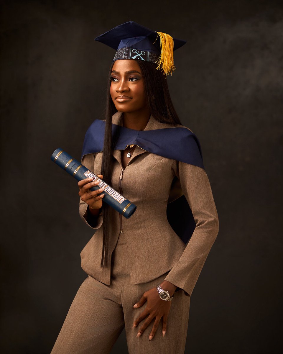 vxctoriaa3iw's tweet photo. How far. Kilo n sup. Awa ti graduate o❤️❤️ https://t.co/UFRyOdiiwg
