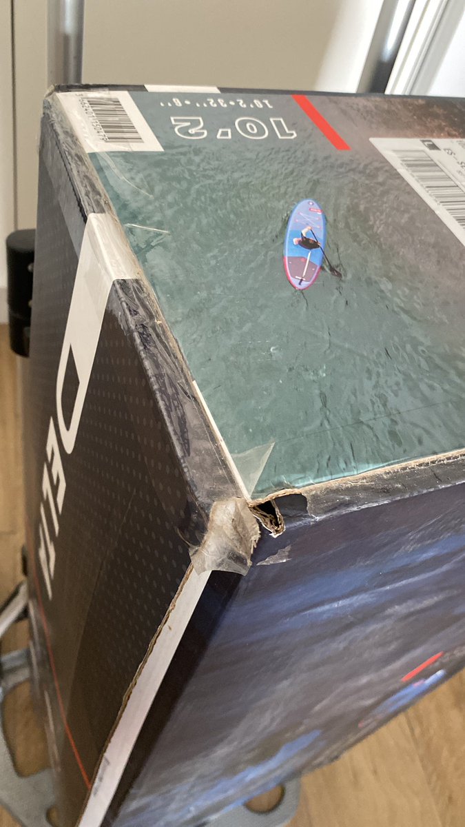 guit_m's tweet photo. @DecathlonEspana igual esto es normal para una entrega suya, para mi no! Llevo esperando respuesta 24 horas. No es un producto de 15 euros con un arañazo, es un producto al que posiblemente le falten artículos de 180 euros. https://t.co/BOCIEPXBXo