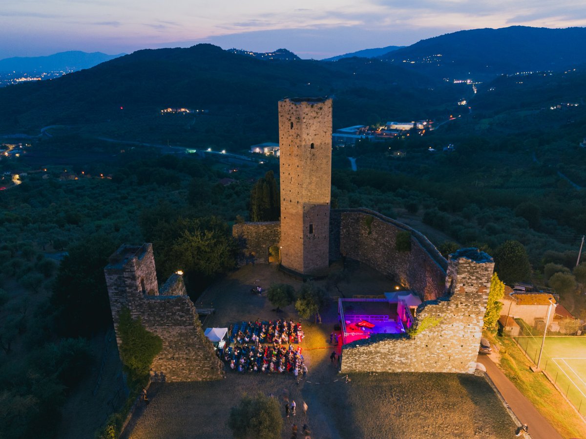 VisitTuscanyITA's tweet photo. Torna la magia del #Serravalle Jazz 🎶
Dal 23 al 26 agosto il borgo di Serravalle Pistoiese risplende con 4 giorni di musica con incontri e concerti nei suoi luoghi più suggestivi. 
Scopri il programma!
https://t.co/T1useHzji4 https://t.co/sKHXgHNyqh