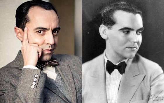 JFrSerrano's tweet photo. Hoy se cumplen 90 años del asesinato de Federico García Lorca. Lo mataron por lo que era, por lo que pensaba, por lo que escribía. Lo mataron quienes hoy siguen sin poder nombrarle sin incomodarse. Lo más importante, y citando al El Ministerio del Tiempo “Tanto tiempo después, España se acuerda de mí. Entonces he ganado yo, no ellos.”