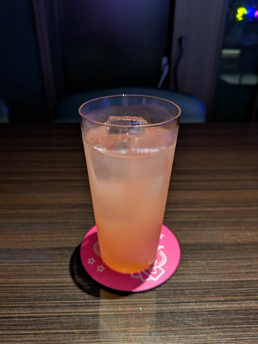 kohane_stpl's tweet photo. お久しぶりでっす！！
本日はこはねがお待ちしておりますっ🫣
本日のオリカク
「パッショングループ🏝️」

今日は珍しくメガネ😎
ちなみに、このメガネ視力0.9を1.0にするメガネ🕶️よく見える。

@stpale_bar https://t.co/80eEN1fRyv