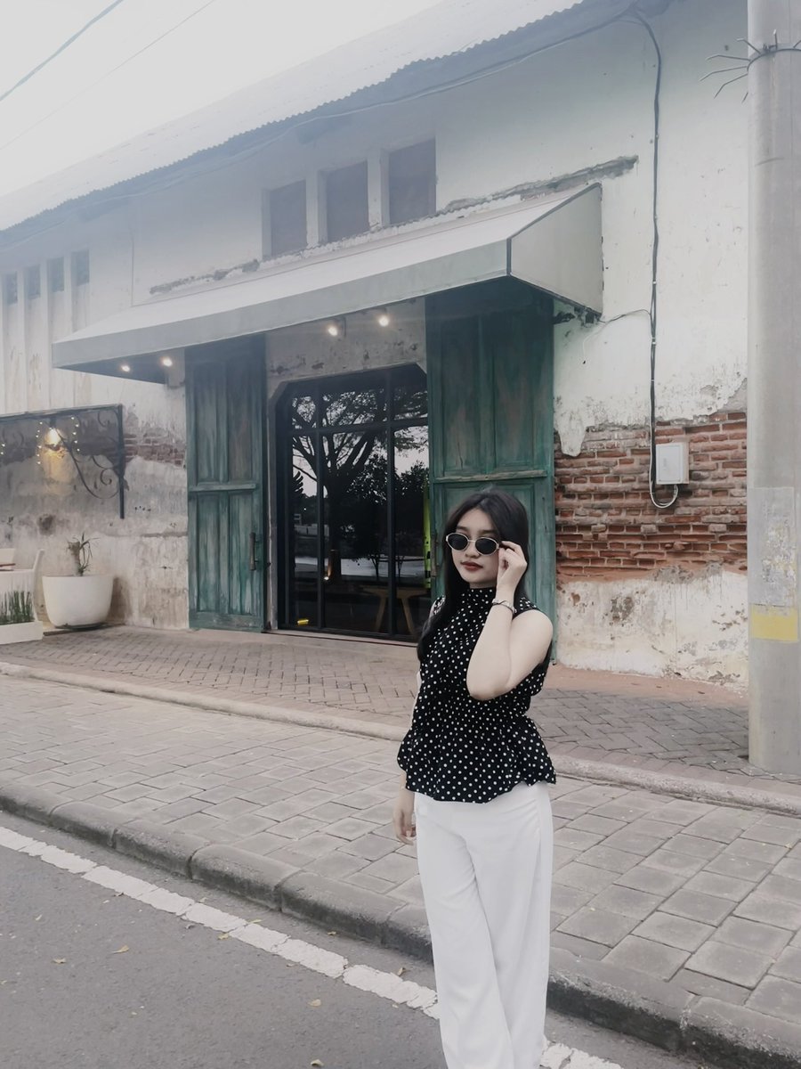user20041121's tweet photo. di jember baju mbak, di banyuwangi baju adek. aku = bawa diri https://t.co/4U6iRnNjPo