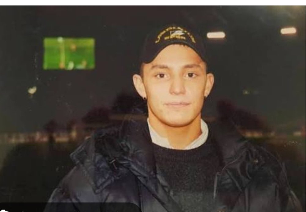 robertopatrizi1's tweet photo. 18/8/2003 nel ricordo di Sandrino irriducibile per sempre ! il tuo sorriso ci accompagnera' per sempre!!RIP https://t.co/BgD0mylfSY