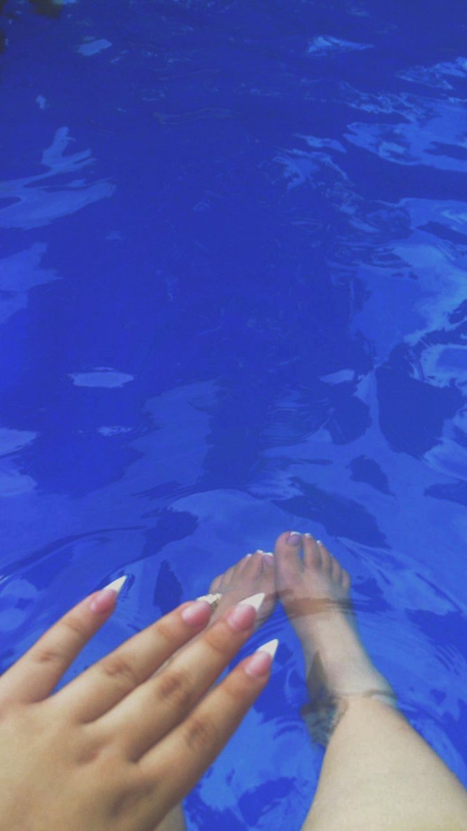 userpinkq's tweet photo. love me some frenchies #toes #feet #latina #nsfw #bbw https://t.co/gYUn6kYMuE