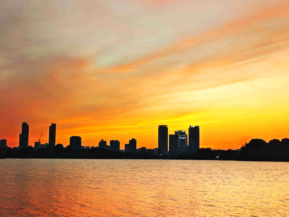CreminLill66944's tweet photo. Exciting news! Our photography club is hosting a sunrise photo walk at West Lake this Saturday—all members and new guests welcome! Bring your cameras and capture stunning views together. Let’s connect over shared passion for shots! https://t.co/dTycpaoCe0