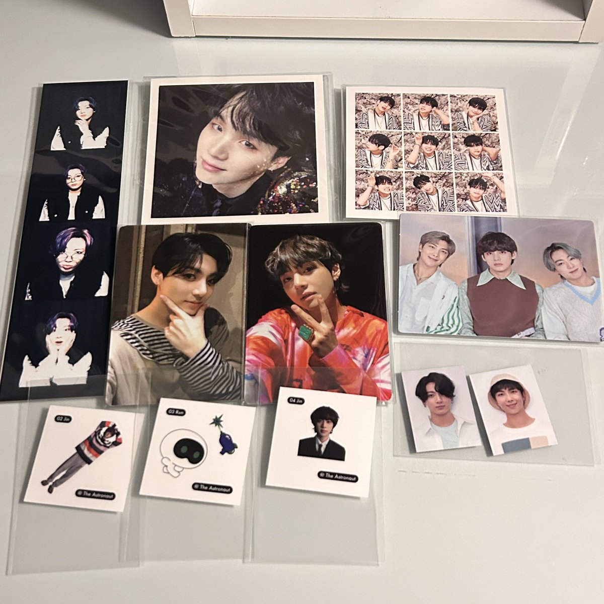 tae__7's tweet photo. 방탄 포카 판매 wts

원하시는 포카 표시해서 디엠와주시면 
포카마켓 가격으로 판매해요!

인증 가능
즉입만!!✅

ㅅㅊㅇ 방탄소년단 아미 BTS photocard 석진 남준 윤기 호석 지민 뷔 태형 정국 RM JIN SUGA JHOPE JIMIN V JK rm jin suga jhope jimin jm v jungkook jk buy sell bts poca pc 급처 https://t.co/rx9AodPnKB