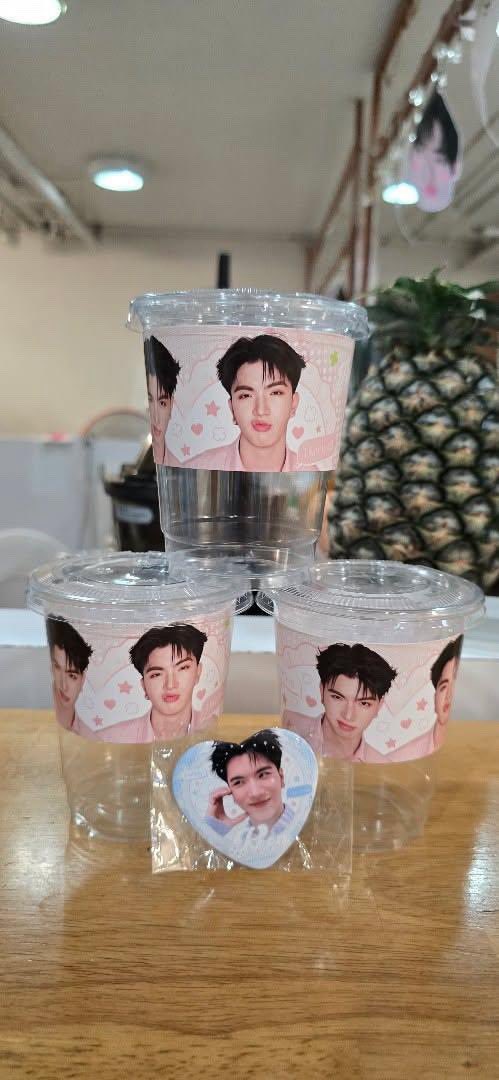 onenoniu's tweet photo. 🤍𐙚 Be My 𝐊𝐢𝐧𝐠, Be Our “𝑲𝑬𝑬𝑵”ഒ

\ birthday but with “𝓚𝓔𝓔𝓝” (っ🧁`ᵕ´c)✨/
⭐️has already delivered!!⭐️

☆ Smoothie Bar (GMM Grammy Place)
★ Date: today - end.
☆ Cup Sleeve 100ea. / Heart Badge 30ea.

SHINE WITH LOVE ON KEEN DAY

#keenkeno 
#HappyKeen21stBDayProject https://t.co/80fokSmWAr