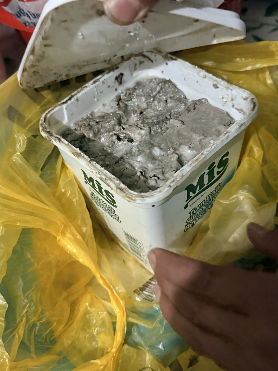 fthuuu1903's tweet photo. Dün Ünye’deki bir şok mağazasından aldığım peynir. İlgililerin dikkatine @SokMarketlerMH @SokMarketler https://t.co/IPi8GttovI