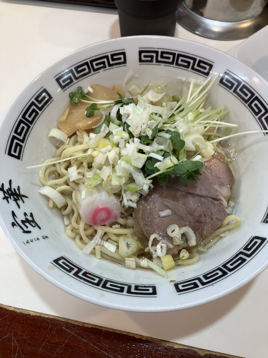 DJomoplatta's tweet photo. 今日は次男のバスケ部の試合。応援に行ってきました。スタメンでの出場。2試合して1勝1敗でした。
２試合目はチームとしての動きが少しずつできてきたような気がしました。今後が楽しみです。
昼食は宝華　宝そば➕半チャーハンセット
ご馳走さまでした。 https://t.co/yHL9ihYHcE